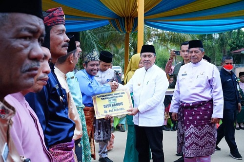 Pemprov Riau Salurkan Bankeu Khusus untuk BUMKam dan Pemkam di Siak