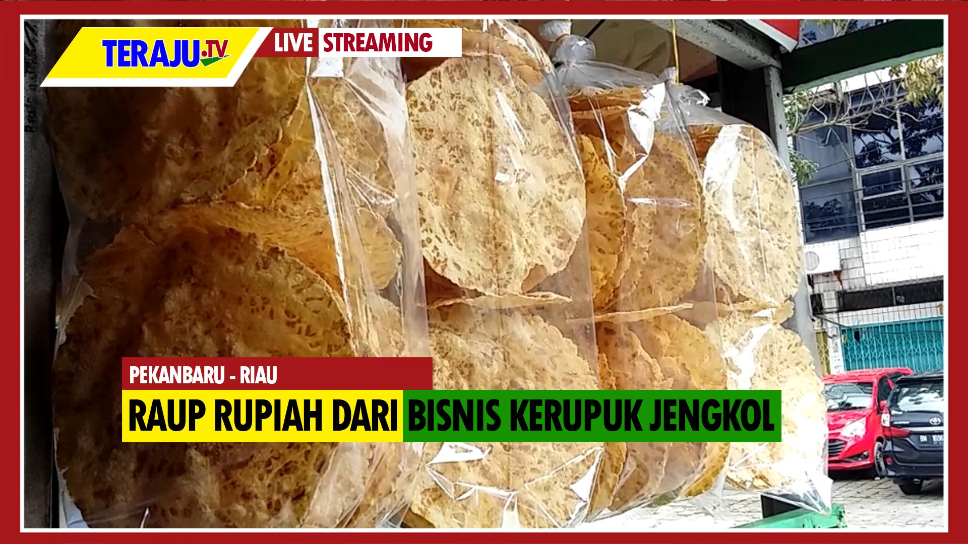 Raup Jutaan Rupiah dari Jualan Kerupuk Jengkol di Jalan Sam Ratulangi Pekanbaru