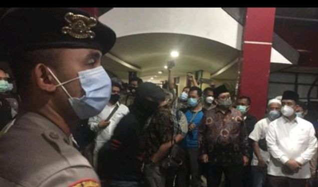Polisi Serahkan 6 Jenazah Laskar FPI ke Keluarga