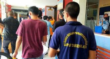 Penjual Kopi yang Dipenjara Gara-gara Langgar PPKM, Dimasukkan Satu Sel dengan Napi Lain hingga Rambut Dipelontos