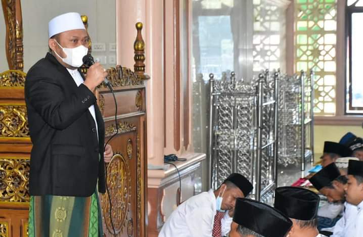 Salat Ied di Masjid Baiturrahman Tapung, Bupati Kampar: Harus Sabar Melewati Cobaan Ini