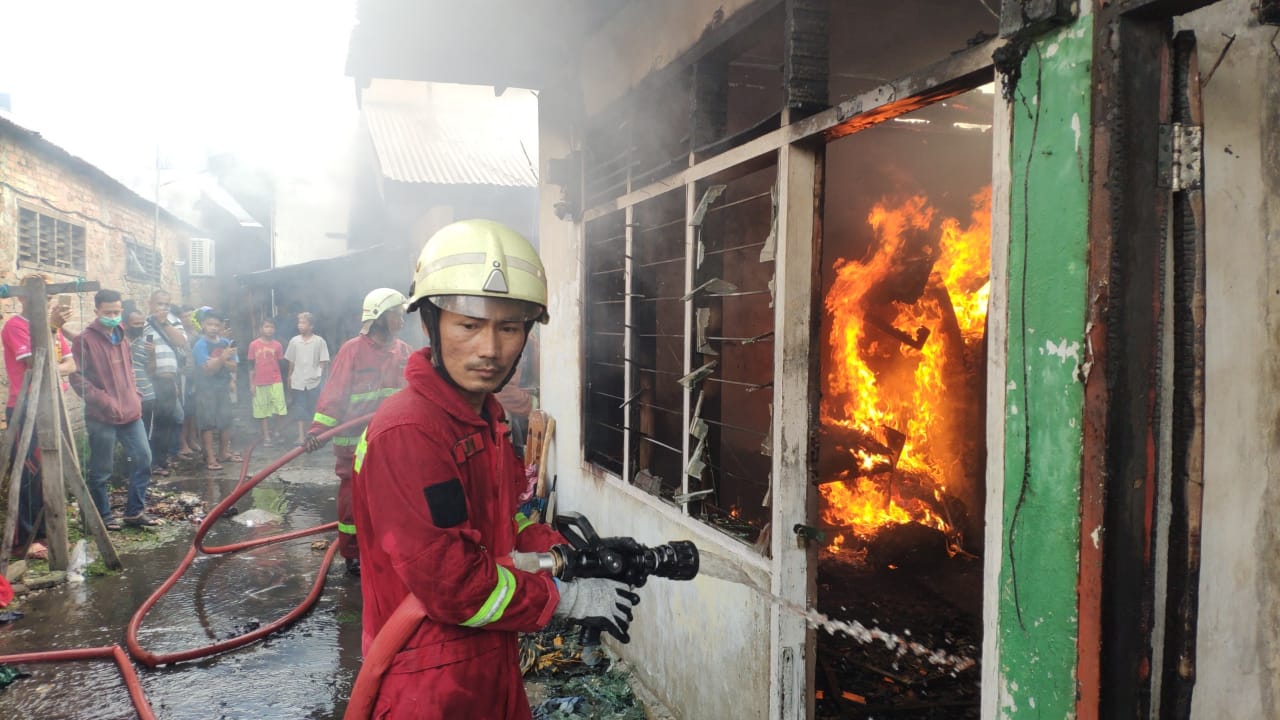Si Jago Merah Mengamuk, 3 Rumah di Labuh Baru Timur Pekanbaru Ludes Terbakar