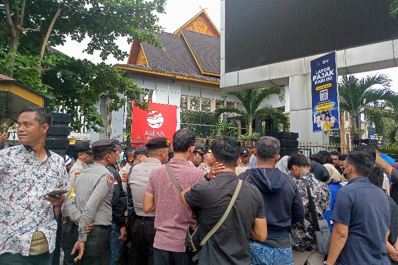 Demo di Kantor Pajak Riau, Massa Desak Sri Mulyani Mundur
