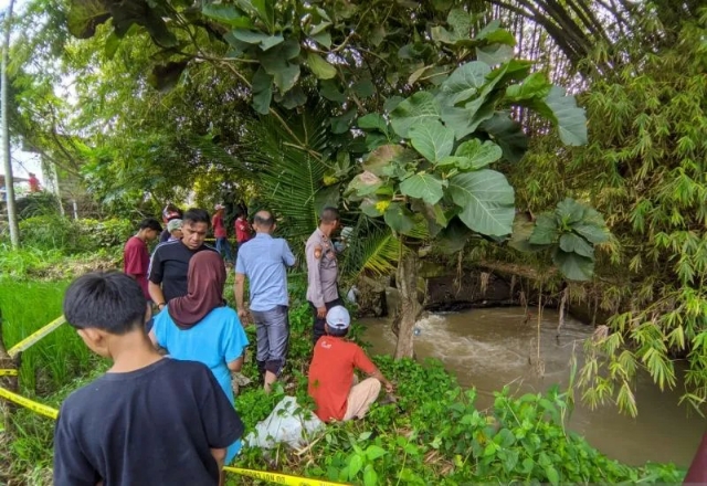 Seorang Pria Ditemukan Tewas Mengapung di Sungai Ambarulang Solok