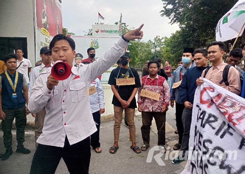 Sempat Ricuh, Demonstran Desak Masalah Parkir di Pekanbaru Diusut