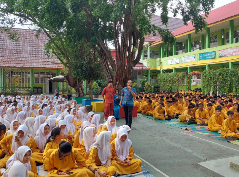 Ditresnarkoba Polda Riau Sosialisasi Bahaya Narkotika ke Pelajar SMAN 9 Pekanbaru