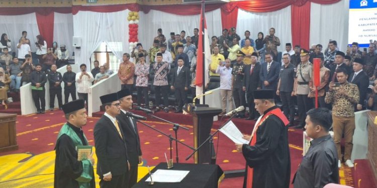 Ahmad Taridi dan Iib Nursaleh Resmi Dilantik sebagai Pimpinan DPRD Kampar 2024-2029