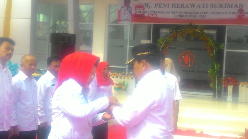 Hj. Veny Sukiman Dilantik Jadi Ketua PMI Rohul Periode 2018-2023
