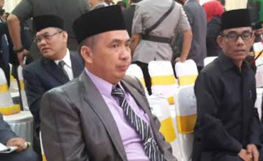 Bersama Bupati, Ketua DPRD Inhil Serahkan Bantuan Korban Bencana Alam di Kuala Selat