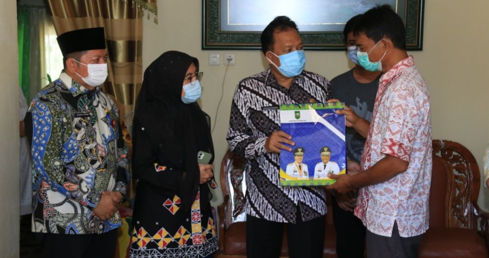 8 Ahli Waris ASN yang Meninggal Akibat Corona Terima Uang Duka Rp25 Juta dari Pemprov Riau