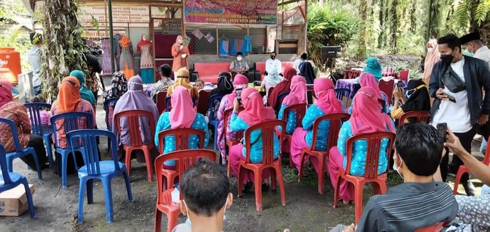 Kunjungi Pengrajin Batik di Lubuk Batu Jaya, Bupati Inhu: Nanti Seragam ASN dan Pelajar Pakai Baju Batik