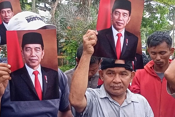 Jokowi Didesak Sikat Mafia Tanah, Warga Suku Sakai Gelar Aksi Jahit Mulut