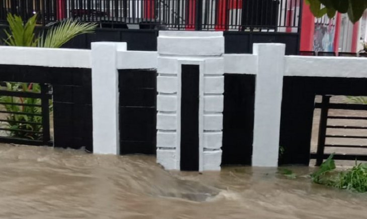 Diguyur Hujan Sejak Subuh, Kota Bangkinang Banjir Hingga 1 Meter