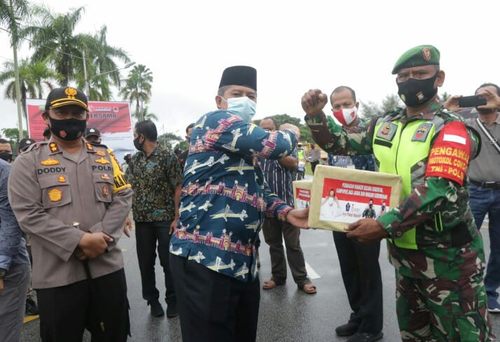 Launching Gerakan 1.000 Masker,  Bupati Siak Bersama Forkopimda Komit Putus Rantai Penyebaran Covid-19