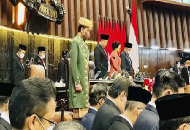 Jokowi dan Ma'ruf Amin Kenakan Baju Adat, Sidang Tahunan MPR Hanya Dihadiri 435 Anggota