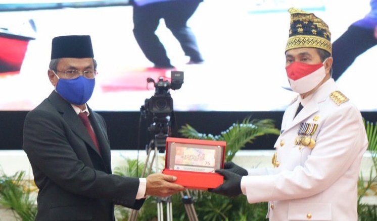 Warga Riau Antusias Tukarkan Pecahan Rp75 Ribu di Bank Indonesia