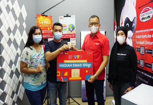 Telkomsel Serahkan Ribuan Hadiah di Program To the POIN Festival untuk Pelanggan Sumatera