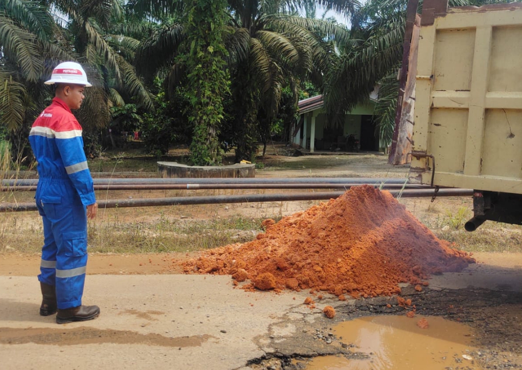 Humas PHES Bantah Tuding Truk Sawit Picu Kerusakan Jalan Sukaramai-Senama Nenek