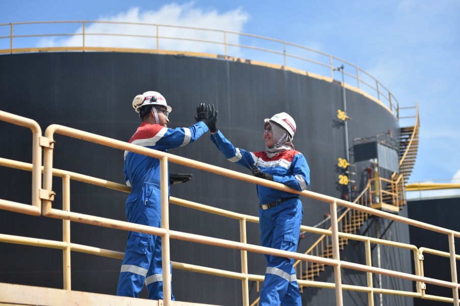 Dedikasi Pekerja PHR yang Setia Menjaga Energi di Hari Kemenangan