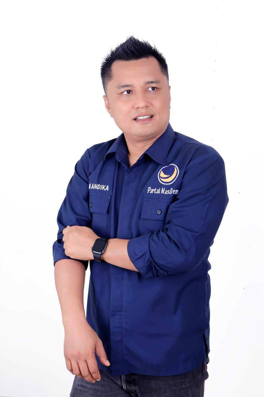 Yalangoch sochli talabalar