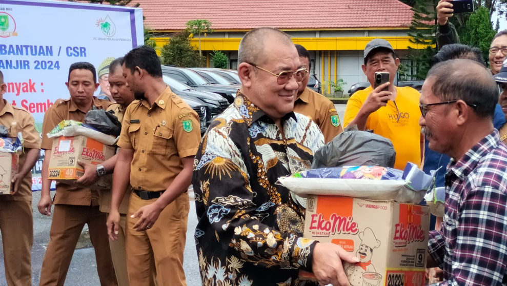 Dua Perusahaan di Inhu Bantu 3.500 Paket Sembako Kepada Warga Terdampak Banjir