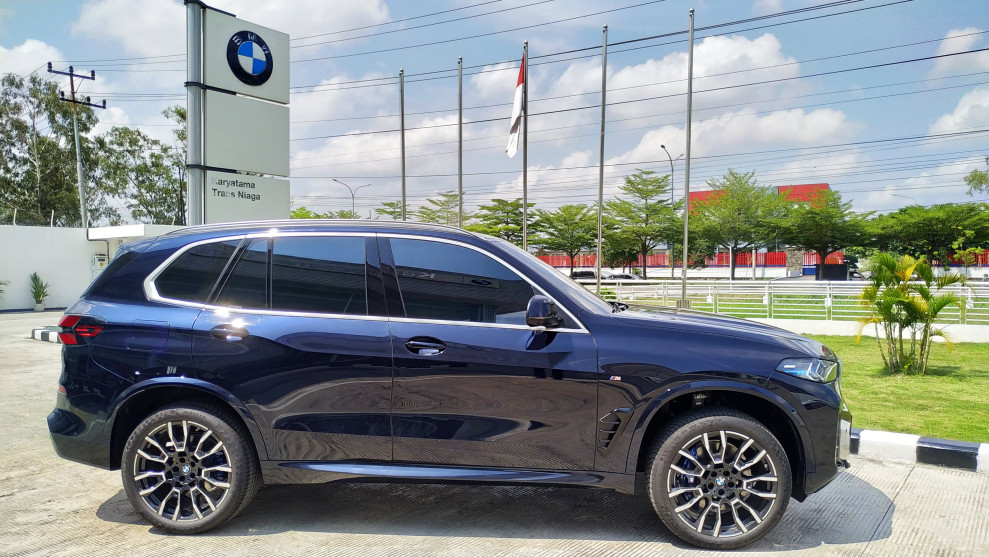 BMW X5 Sport Miliki Keunggulan Suspensi Turun Naik Secara Otomatis