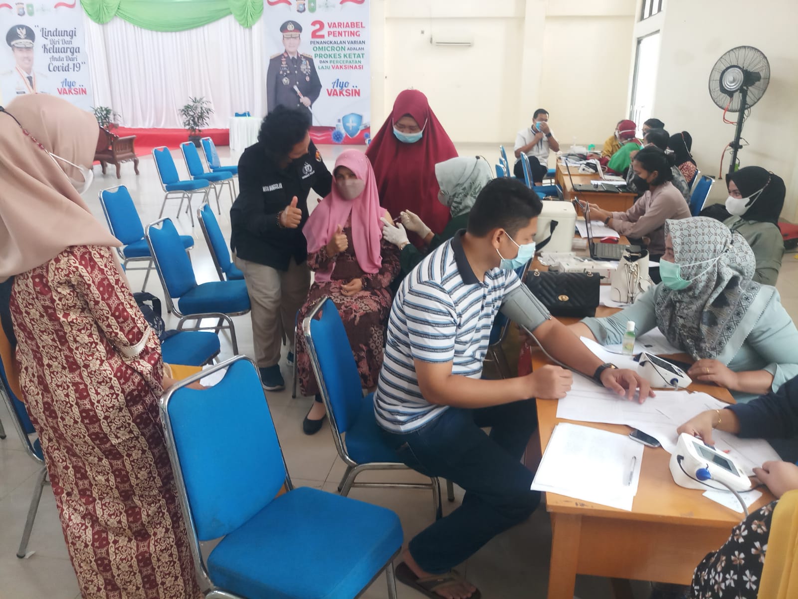 Humas Polda Riau Tinjau Vaksinasi Massal di Kemenag Pekanbaru