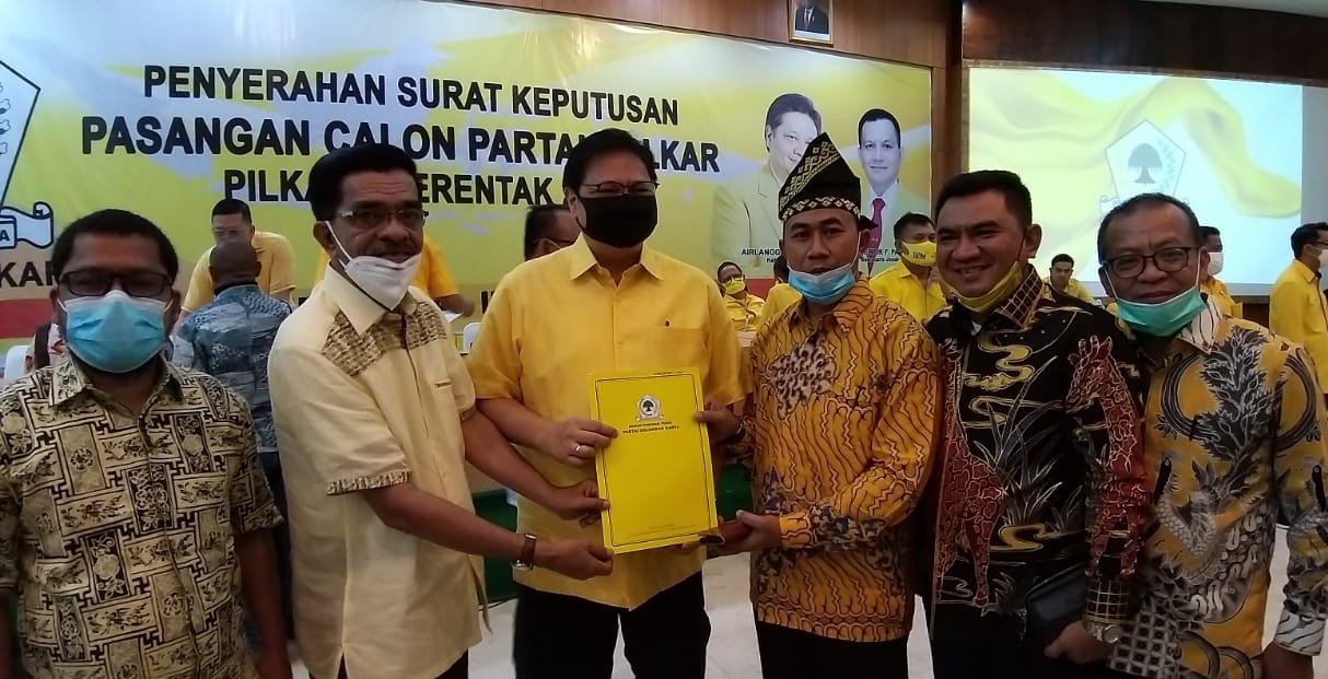 Terima SK dari Ketum Golkar, Arif Fadillah-Sujarwo Resmi Bertarung di Pilkada Siak