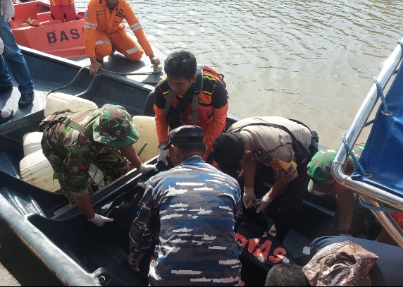Tim SAR Temukan Satu Jasad Nelayan Tenggelam di Tanjung Medang