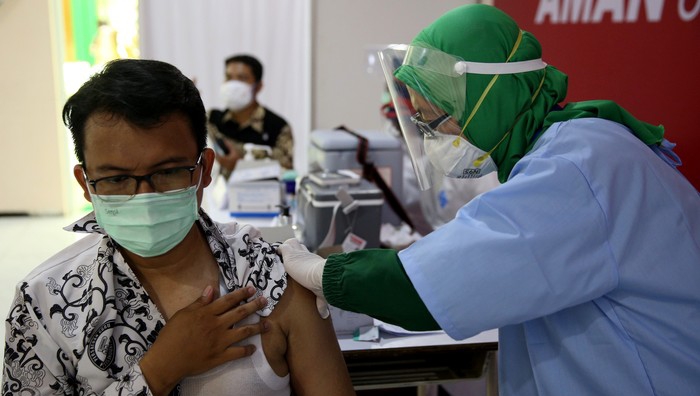 Guru SMA, SMK dan SLB di Riau Disarankan Suntik Vaksin Corona
