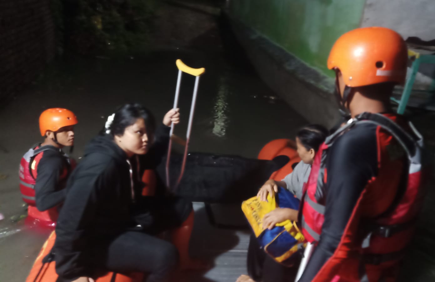 Banjir 2 Meter Rendam Kelurahan Maharatu Pekanbaru, 13 Warga Dievakuasi