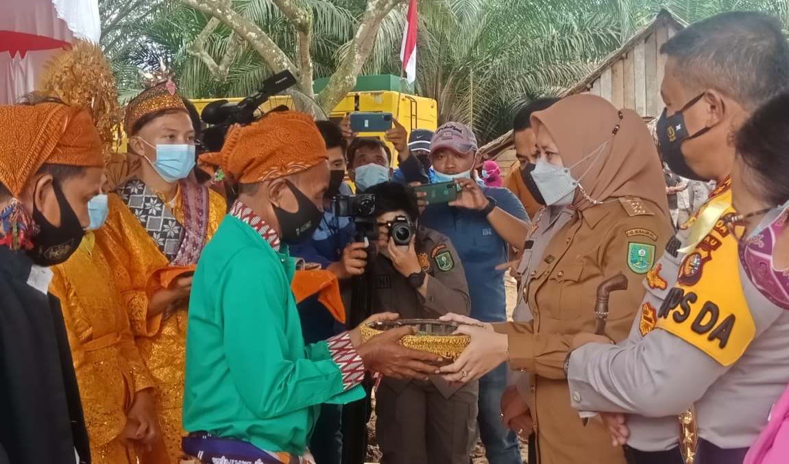 Di Hadapan Kapolda Riau, Bupati Inhu Sebut Warga Talang Mamak Belum Ada Terinfeksi Virus Corona