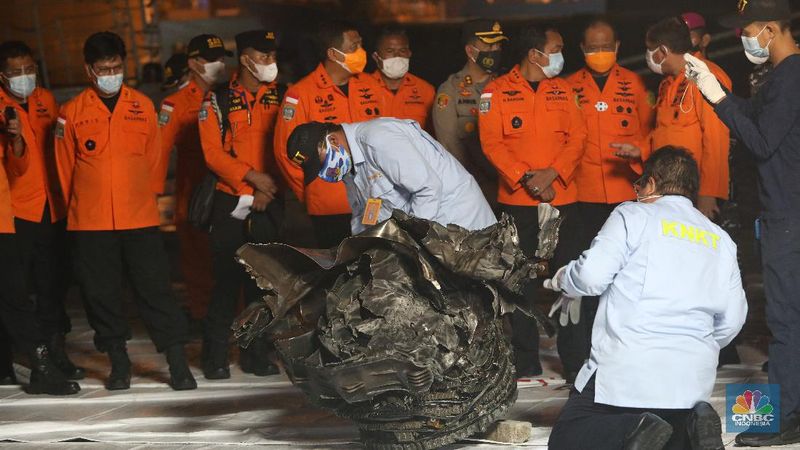 15 Puing dan Turbin Sriwijaya Air SJ-182 Ditemukan