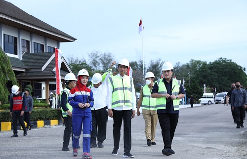 Tinjau Blok Rokan di Dumai, Jokowi Sebut SDM PHR Mampu Naikkan Produksi 