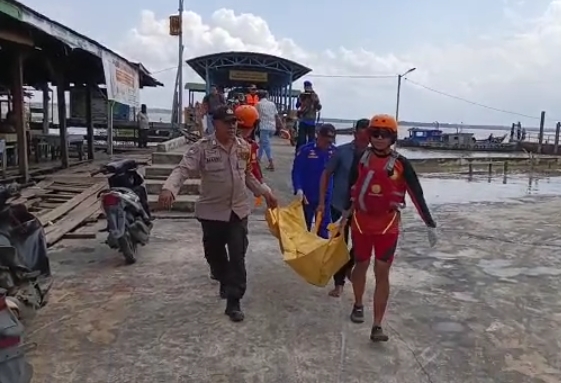 Nelayan Tenggelam di Kuala Kampar Ditemukan, Anak Korban Masih Dicari