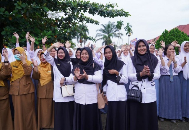 Pemprov Riau Targetkan Gaji Guru Bantu akan Dibayarkan Sebelum Lebaran