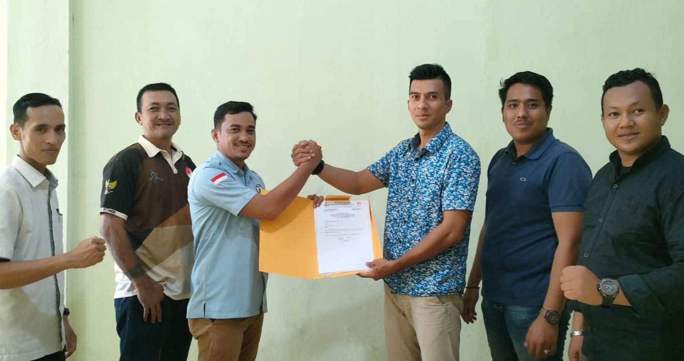Oktavianes Sinyo Lesnusa Ambil Formulir Pendaftaran Ketum Muaythai Riau