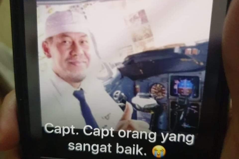 Pilot Sriwijaya Air Kapten Afwan Minta Maaf Sama Istri, di Bandara Video Call Anak