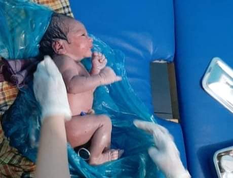 Di Meranti, Seorang Bayi Laki-laki Masih Bertali Pusar Ditemukan Warga Dalam Becak