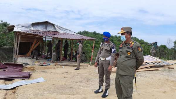 8 Bangunan Ilegal di Kasawan Industri Tenayan Dibongkar Tim Yustisi Pekanbaru