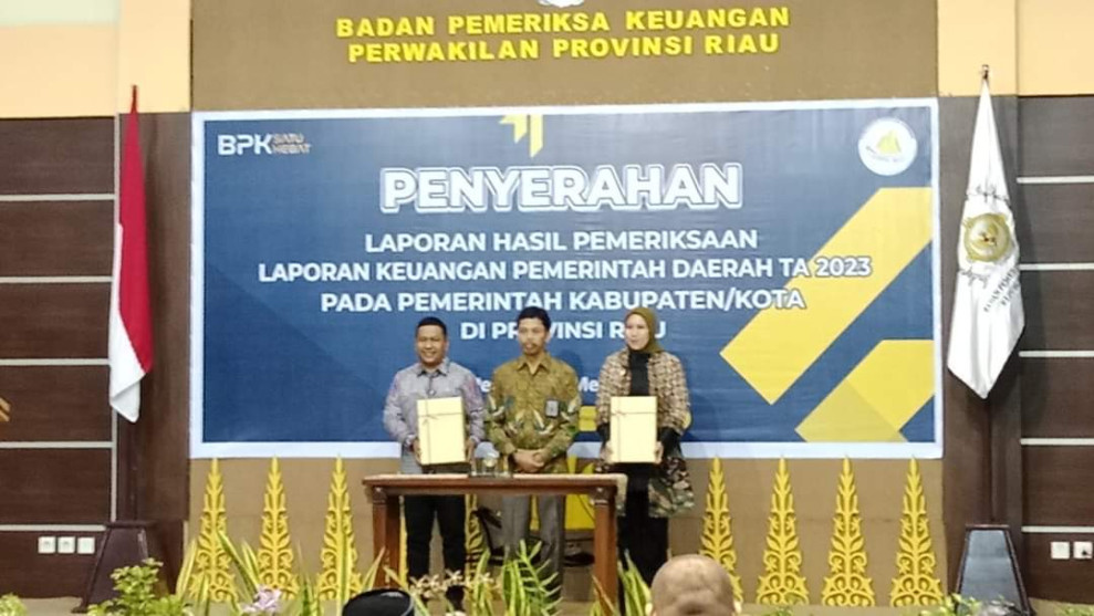 Bupati Inhu Terima LHP dari BPK Perwakilan Riau