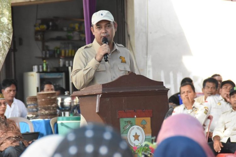 Masyarakat Sungai Pinang Curhat Kepada Ketua DPRD Kampar Soal Infrastruktur