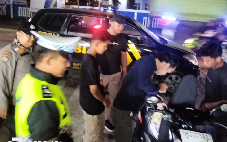 Antisipasi Premanisme dan Peredaran Miras Jelang Pilkada, Polsek Seberida Intensifkan Patroli