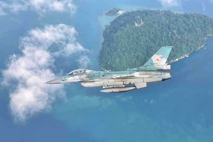 Sonic Boom Jet F-16 Berdentum Keras di Langit Kampar, Warga Kaget