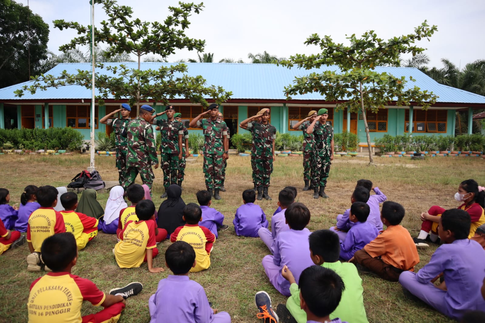 Satgas TMMD Kodim Bengkalis Berikan Materi dan Sosialisasi di SDN 16 Dusun Air Hitam