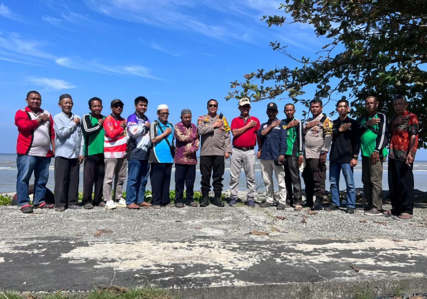 Sukseskan Pemilu, Polisi Kunjungi Warga Desa Tertua di Pulau Rupat