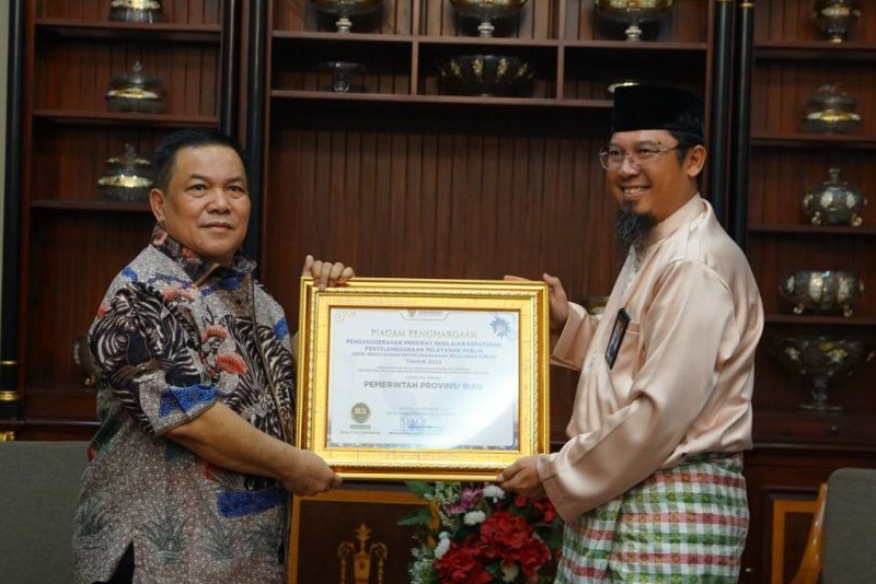 Ombudsman Beri Penghargaan Kepatuhan Penyelenggaraan Pelayanan Publik 2023 ke Pemprov Riau