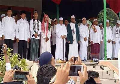Saksikan Tausiyah UAS, Bupati Inhil Mengaku Takjub Melihat Lautan Manusia