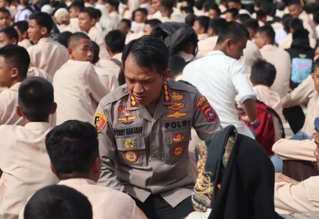 Antisipasi Tawuran, Petugas Gabungan Inspeksi Dua SMKN di Padang
