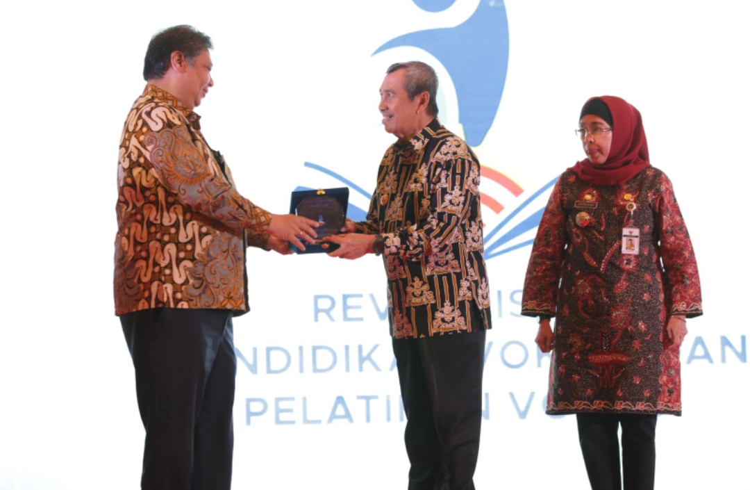 Syamsuar Wakili Gubernur se Indonesia Terima Perpres Vokasi